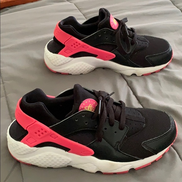 Nike shoes - Picture 2 of 3